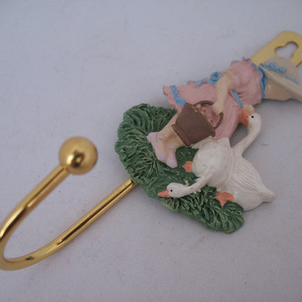 AVON Country Girl Goose Duck Ducks Animal Animals WALL HANGER HANGERS Hanging METAL HOOK HOOKS Towel Twoels Pot Holder Holders Kitchen Bed Bath Home Decors Decorations