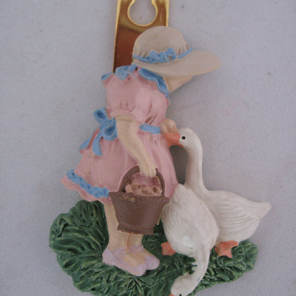 AVON Country Girl Goose Duck Ducks Animal Animals WALL HANGER HANGERS Hanging METAL HOOK HOOKS Towel Twoels Pot Holder Holders Kitchen Bed Bath Home Decors Decorations