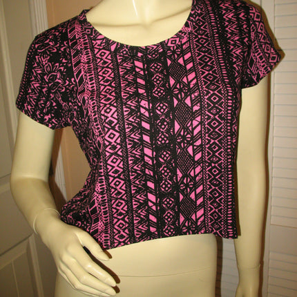 New Womens Crop Top Cropped Tops T-Shirt Tee Tee Blouse Short Sleeve Multicolor Pink Black Tribal Ethnic Pattern Print High And Low Tops Hi Lo size Medium