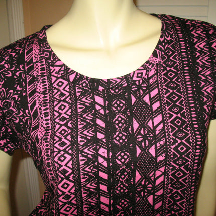 NEW Womens Crop Top Shirt Tee Pink Black Short Sleeve Ethnic Pattern Print size Medium