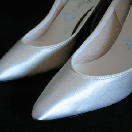 New Vintage Y2K 90s Peacocks Womens Pump Shoes High Heels Made USA Cream White