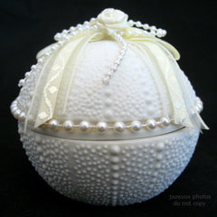 NEW Cream WHITE CERAMIC ROUND Box Boxes Trinket Trinkets Treasure Treasures Jewelry Jewelries CONTAINER CONTAINERS STORAGE Faux Pearl Pearls Bed Bath Home Decors Decorations