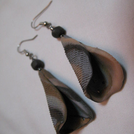 VIntage Painted Natural Ocean SEA SHELLS Seashells Cone DANGLING DANGLE Hook EARRINGS Set