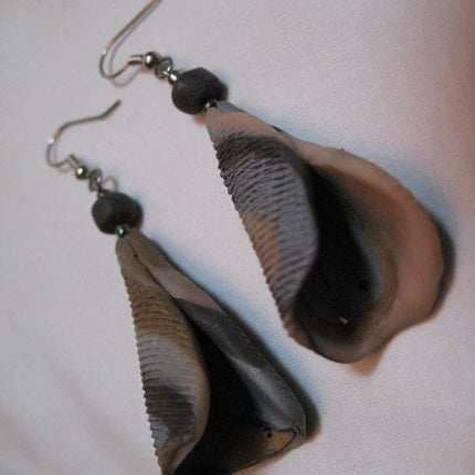 VIntage Painted Natural Ocean SEA SHELLS Seashells Cone DANGLING DANGLE Hook EARRINGS Set