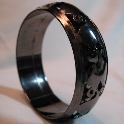 NEW Womens Jewelries Silver Black Dark Gray Grey CARVED METAL Tin Metallic BANGLE BRACELET BRACELETS