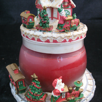NEW CHRISTMAS SANTA CLAUS WORKSHOP RED Scented CANDLE JAR + Ceramic Topper Dish