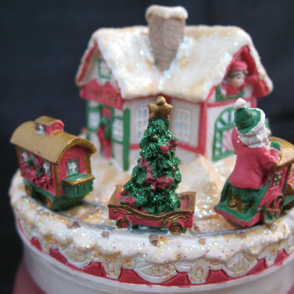 NEW CHRISTMAS SANTA CLAUS WORKSHOP RED Scented CANDLE JAR + Ceramic Topper Dish