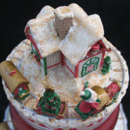 NEW CHRISTMAS SANTA CLAUS WORKSHOP RED Scented CANDLE JAR + Ceramic Topper Dish