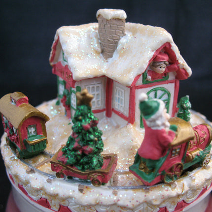 NEW CHRISTMAS SANTA CLAUS WORKSHOP RED Scented CANDLE JAR + Ceramic Topper Dish