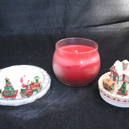 NEW CHRISTMAS SANTA CLAUS WORKSHOP RED Scented CANDLE JAR + Ceramic Topper Dish