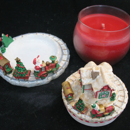 NEW CHRISTMAS SANTA CLAUS WORKSHOP RED Scented CANDLE JAR + Ceramic Topper Dish