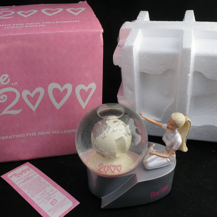 NEW AVON BLONDE BARBIE 2000 Mattel MILLENNIUM Music MUSICAL SNOWGLOBE Glass BALL