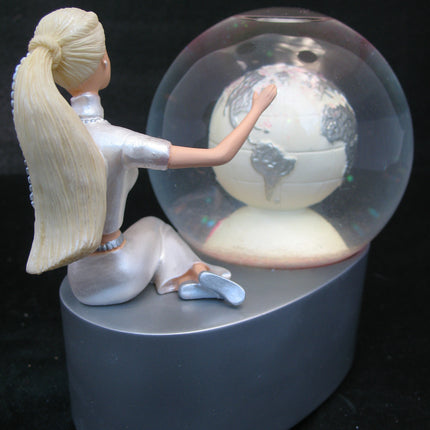 NEW AVON BLONDE BARBIE 2000 Mattel MILLENNIUM Music MUSICAL SNOWGLOBE Glass BALL