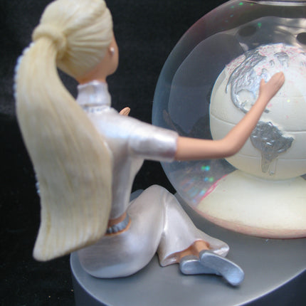 NEW AVON BLONDE BARBIE 2000 Mattel MILLENNIUM Music MUSICAL SNOWGLOBE Glass BALL