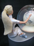 NEW AVON BLONDE BARBIE 2000 Mattel MILLENNIUM Music MUSICAL SNOWGLOBE Glass BALL