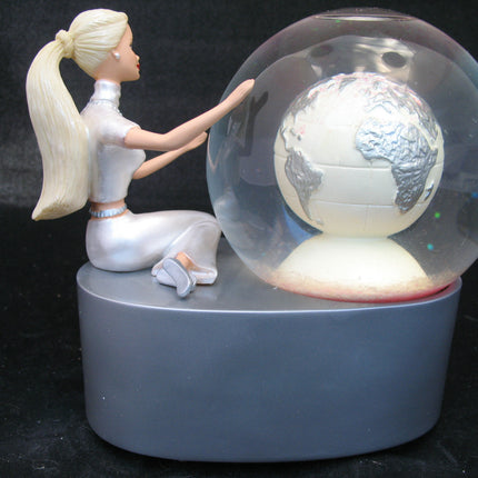 NEW AVON BLONDE BARBIE 2000 Mattel MILLENNIUM Music MUSICAL SNOWGLOBE Glass BALL Barbie Dolls Collectors Collectible