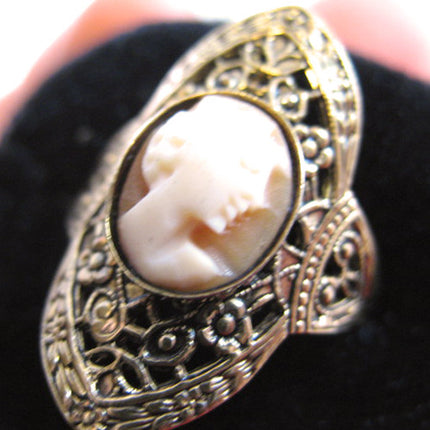 VINTAGE Old Victorian 3D CAMEO Carvings Antique Gold Tone Womens RING Jewelry size 7.75