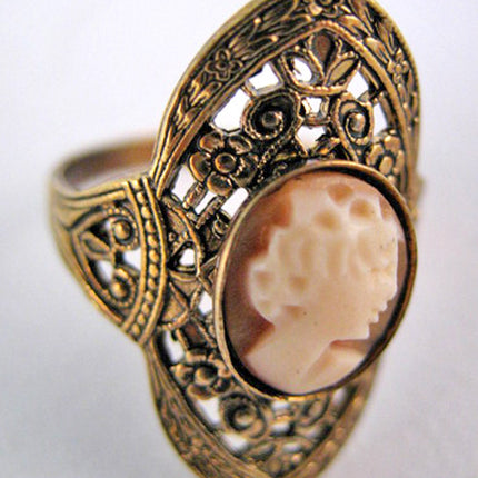 VINTAGE Old Victorian 3D CAMEO Carvings Antique Gold Tone Womens RING Jewelry size 7.75
