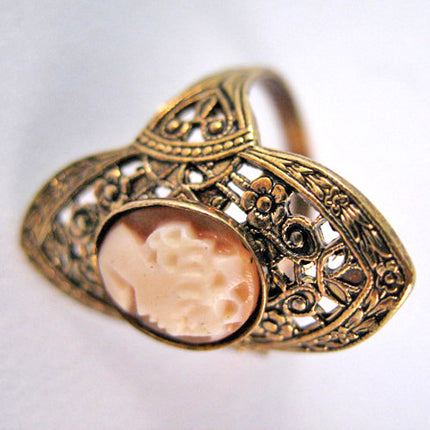 VINTAGE Old Victorian 3D CAMEO Carvings Antique Gold Tone Womens RING Jewelry size 7.75