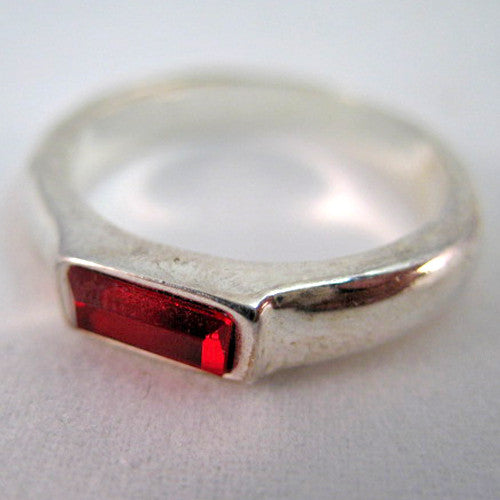 Vintage Silver Tone Ruby RED Rectangle Glass Stone Stones Womens Jewelries Rings RING size 8.75