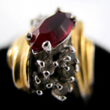 VINTAGE Ruby RED Crystal Glass Stones Accent GOLD Tone Womens Ladies RING size 8