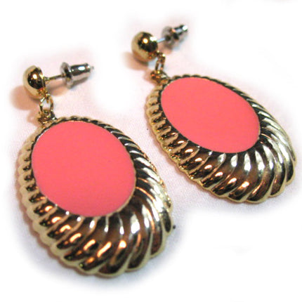 VINTAGE Shell Pattern OBLONG Gold Tone METAL Enamel Womans Dangling EARRINGS Set